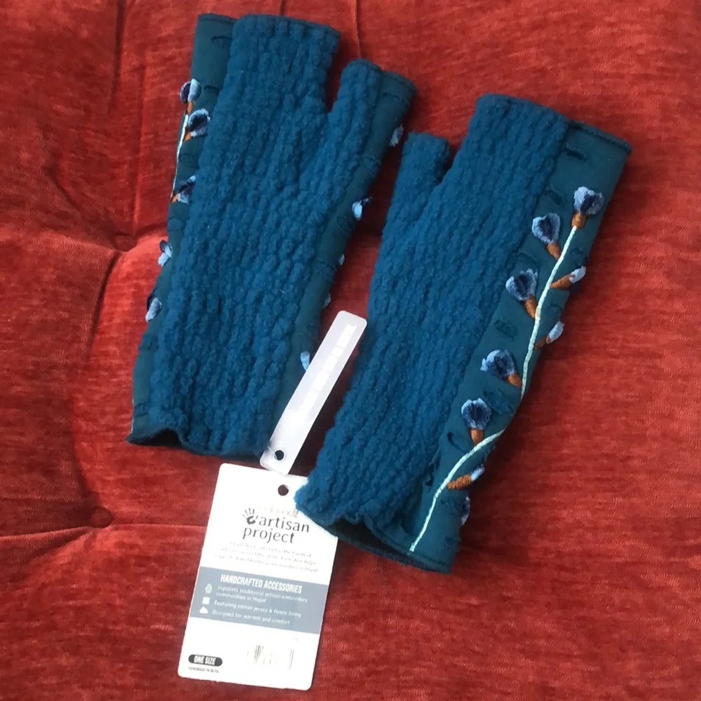 Feelgoodz Blue Embroidered Fingerless Gloves